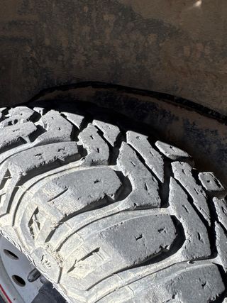 4 Llantas y neumáticos Nissan Patrol