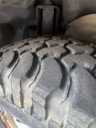 4 Llantas y neumáticos Nissan Patrol