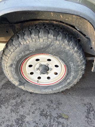 4 Llantas y neumáticos Nissan Patrol