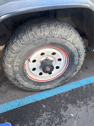 4 Llantas y neumáticos Nissan Patrol