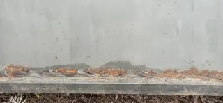 Puerta corredera de hierro exterior con detalles