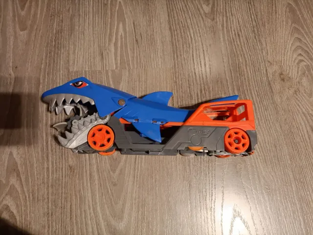 Hot Wheels Tiburón Mastica Coches