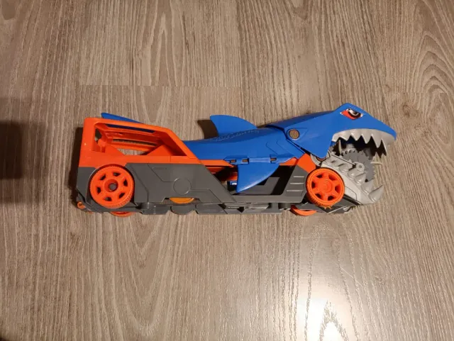 Hot Wheels Tiburón Mastica Coches