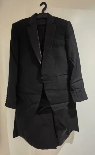 Esmoquin con cola negro
