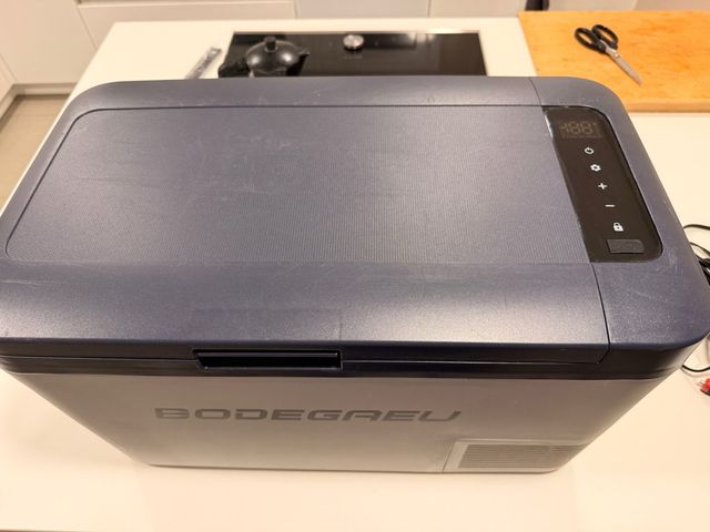 Nevera portátil BODEGREU usada 1 vez 2 enchufes