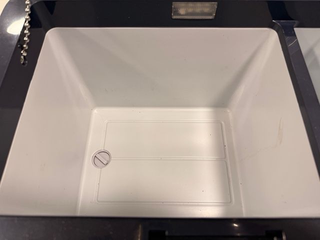 Nevera portátil BODEGREU usada 1 vez 2 enchufes