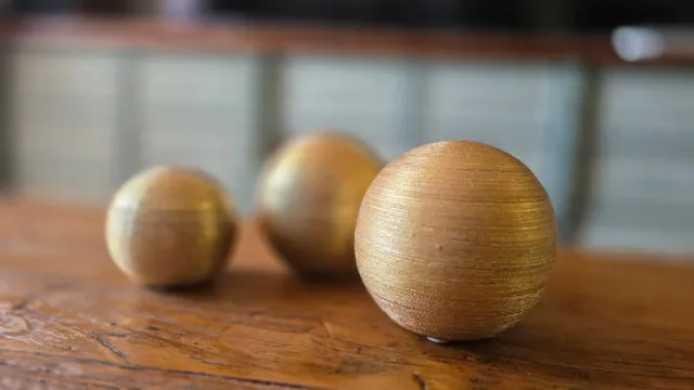 Bolas decorativas doradas (Set de 3)