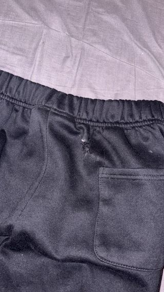 Sudadera ESSENTIALS Negra