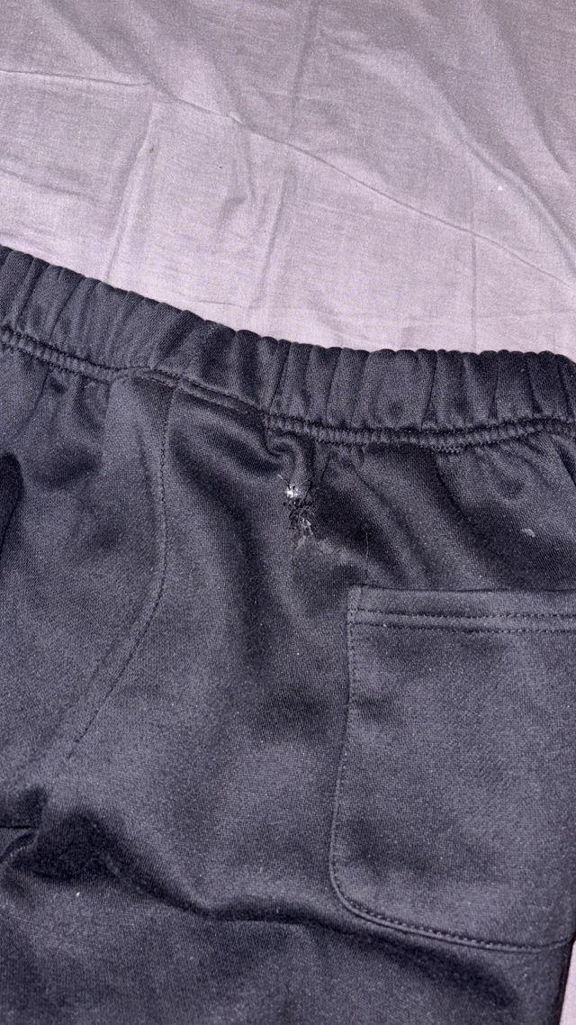 Sudadera ESSENTIALS Negra