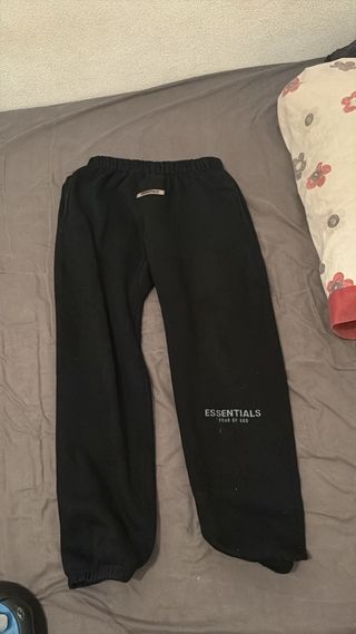 Sudadera ESSENTIALS Negra