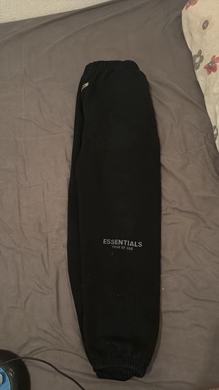 Sudadera ESSENTIALS Negra