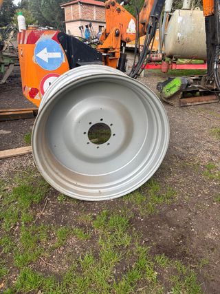 Llanta 42 para rueda 650 Deutz Negociable o cambio