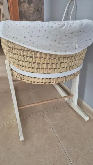 Moisés de mimbre para bebé