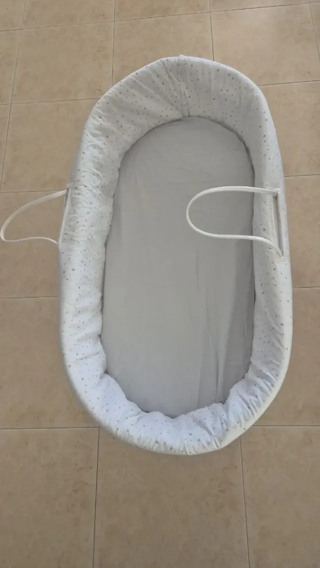 Moisés de mimbre para bebé