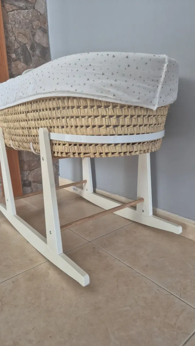 Moisés de mimbre para bebé
