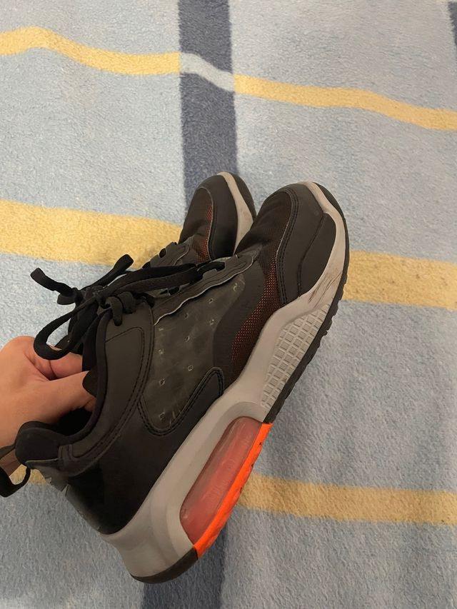 Jordan Max 2000 Zapatillas Negras y naranjas