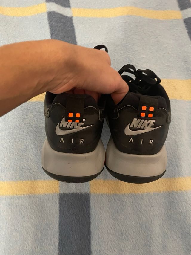 Jordan Max 2000 Zapatillas Negras y naranjas