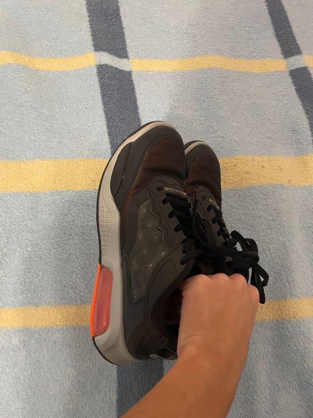 Jordan Max 2000 Zapatillas Negras y naranjas