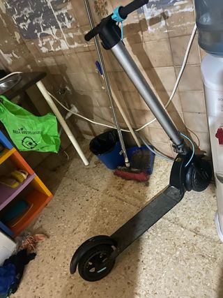 2 Patinetes Eléctricos (uno sin cámara/cubierta)