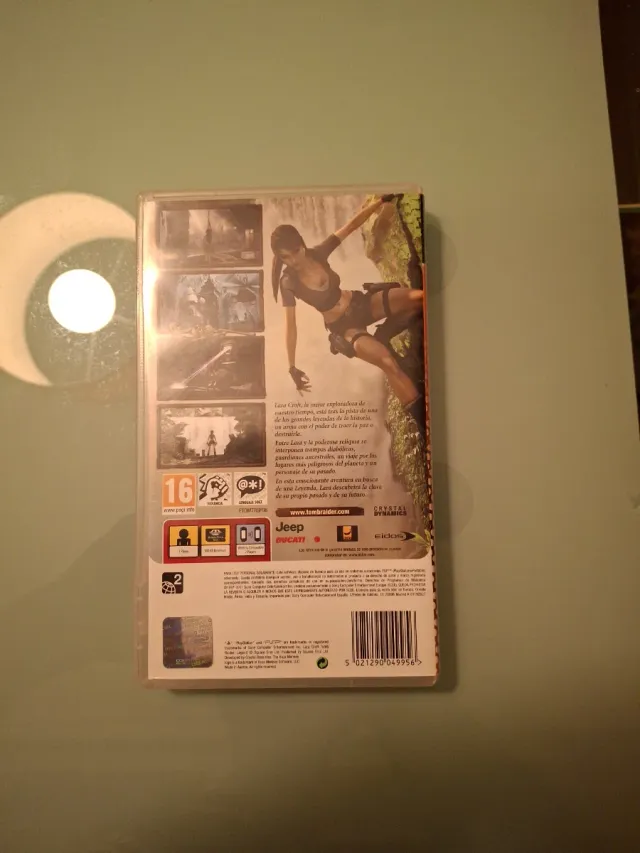 Caja Tomb Raider Legend PSP