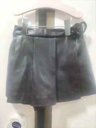 Falda pantalón niña piel sintética negra