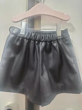 Falda pantalón niña piel sintética negra