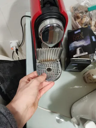 Macchina da caffè Nespresso rossa