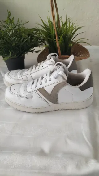 Tenis Victoria Mujer Blancos y Beige