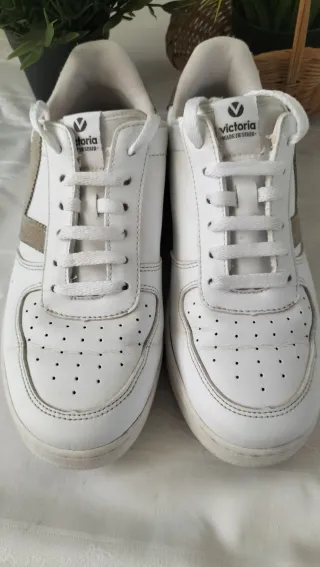 Tenis Victoria Mujer Blancos y Beige