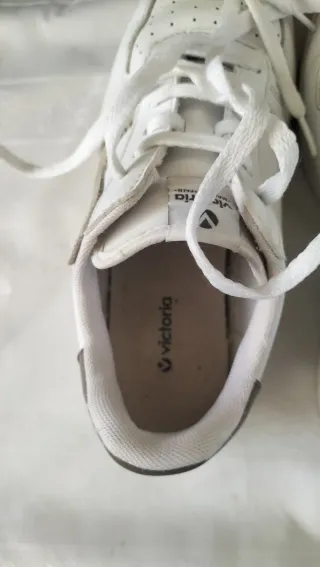 Tenis Victoria Mujer Blancos y Beige