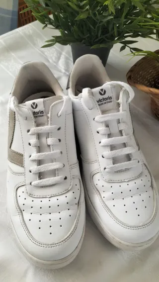 Tenis Victoria Mujer Blancos y Beige