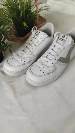 Tenis Victoria Mujer Blancos y Beige