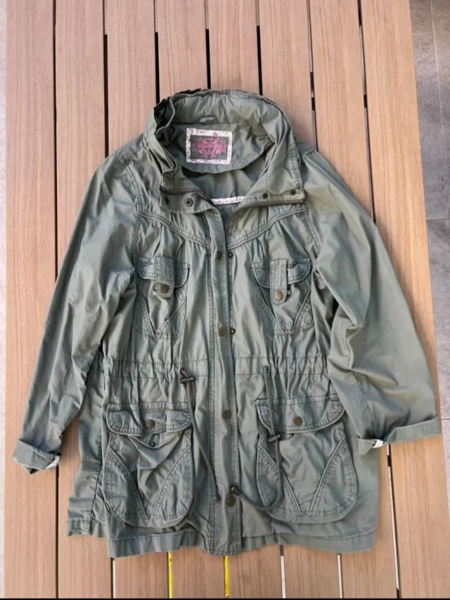 Parka verde Primark. Prácticamente sin uso
