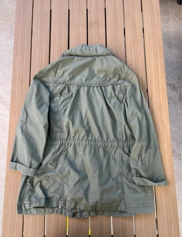Parka verde Primark. Prácticamente sin uso