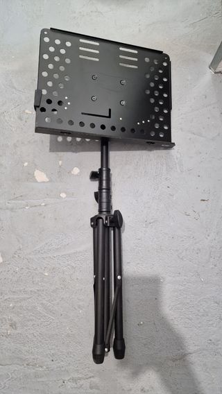 Proyector + Pantalla + Soporte