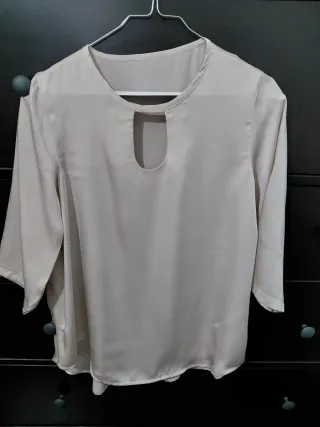 Blusa beige manga 3/4 sin etiqueta
