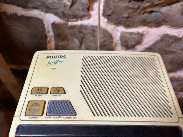 Radio despertador Philips antiguo