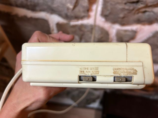 Radio despertador Philips antiguo