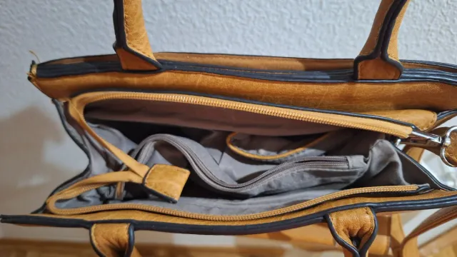 Bolso marrón claro usado una vez