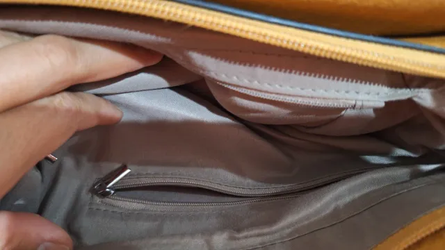 Bolso marrón claro usado una vez