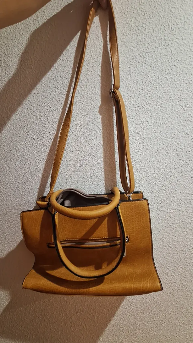 Bolso marrón claro usado una vez