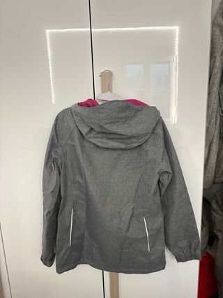 Abrigo nieve gris y rosa