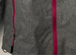 Abrigo nieve gris y rosa