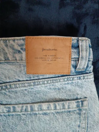 Pantalón corto vaquero desgastado