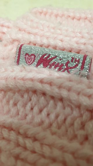 Caldo cappellino lana con pompon e copriorecchie