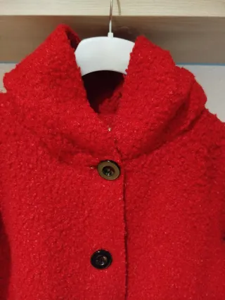 Abrigo rojo oversize