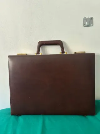 Maletín de cuero marrón