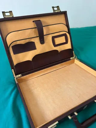 Maletín de cuero marrón