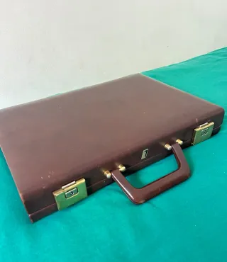 Maletín de cuero marrón