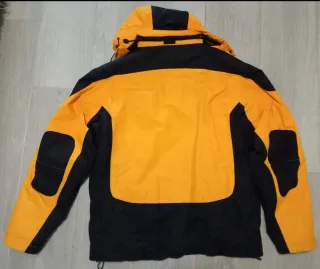 Anorak impermeable mostaza y negro